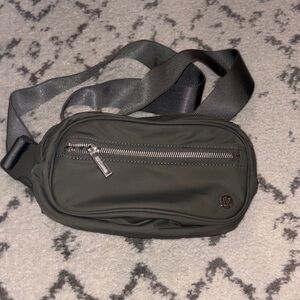Lululemon 1L belt bag